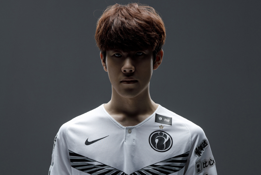 明天的首发阵容： Bilibili Gaming 对阵 EDward Gaming 。 ON 在比赛前与 Angel 进行单挑