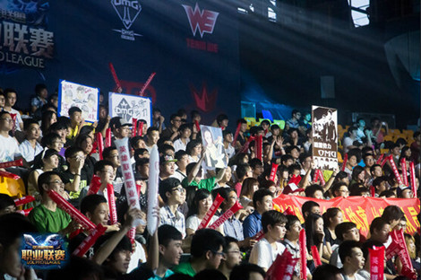 Anyone's Legend 赢得了比赛，并确认晋级2025 LPL 淘汰赛的第一阶段